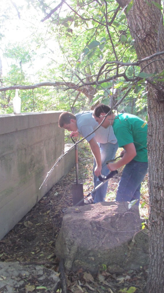 Matt and Matt begin work around the old bridge. The metal detector turned up several clues, including a possible 1922 pill bottle and telephone pole insulator glass (telephone poles were used as markers for early routes).